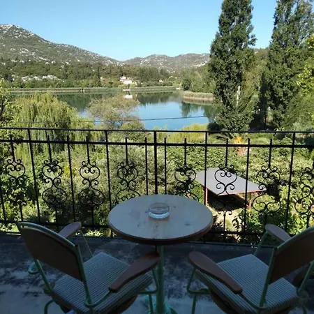 Na Zlatnom Jezeru