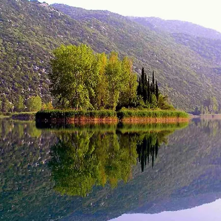Na Zlatnom Jezeru * Ploce (Dubrovnik-Neretva)