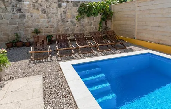 Na Zlatnom Jezeru アパート プロチェ