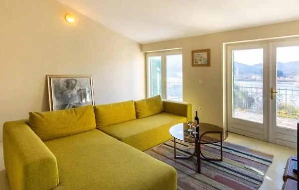 Na Zlatnom Jezeru アパート *