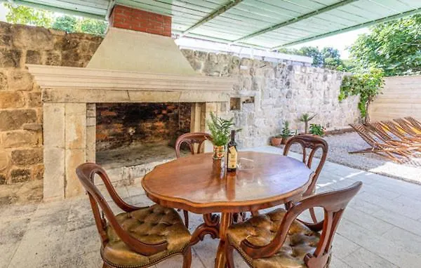 Na Zlatnom Jezeru アパート プロチェ